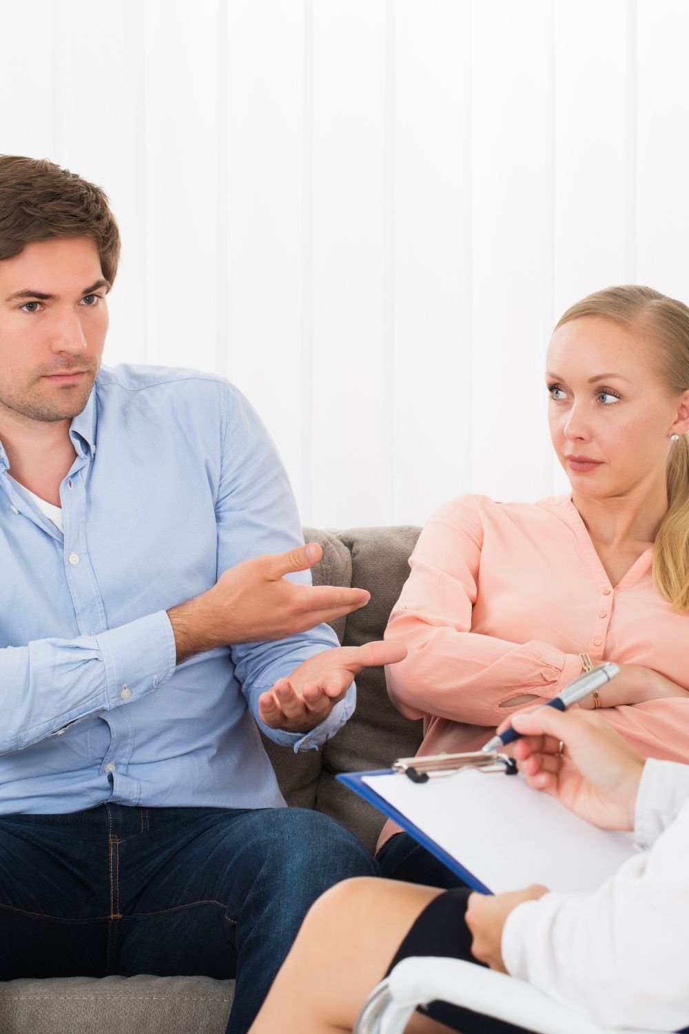 signs your husband is manipulating you